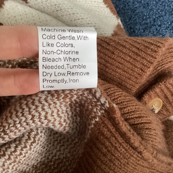 Cream and Brown Argyle Cardigan - Medium - Picture 8 of 8